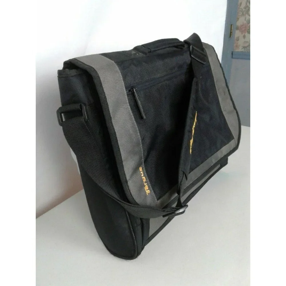 Targus  Canvas Medium‎ Computer Bag 16x11